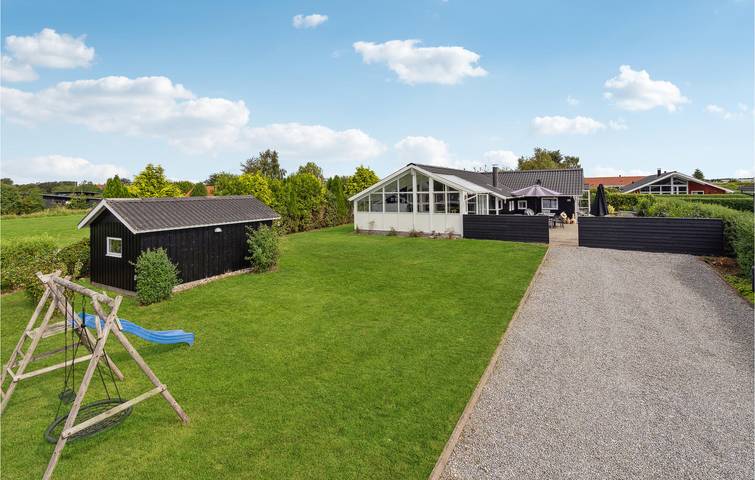 Ferienhaus für 8 Personen, mit Whirlpool und Terrasse sowie Garten in Råde Strand