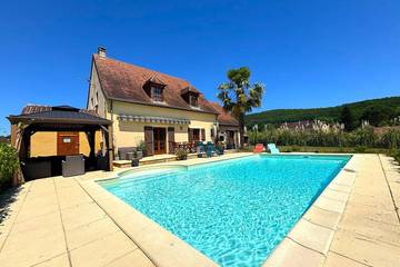 Location de vacances pour 9 personnes, avec terrasse et jardin, animaux acceptés dans Jardins de Marqueyssac