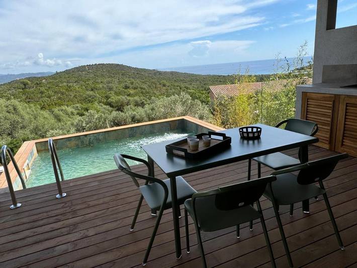 Parc de vacances pour 6 personnes, avec vue ainsi que piscine et jardin en Corse - 2
