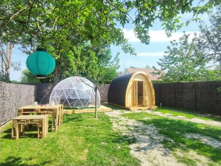 Tente pour 4 personnes, avec Terrasse ainsi que Jacuzzi et Jardin