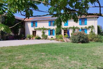 Gîte pour 6 personnes, avec jardin à Libaros