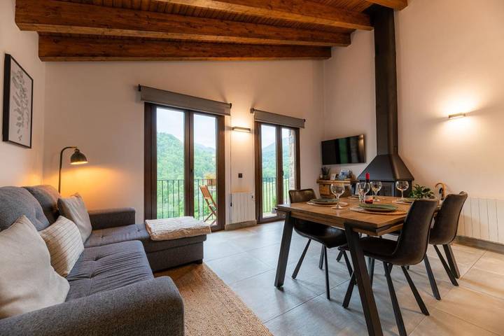 Casa rural para 5 personas, con vistas y balcón en Ripollès