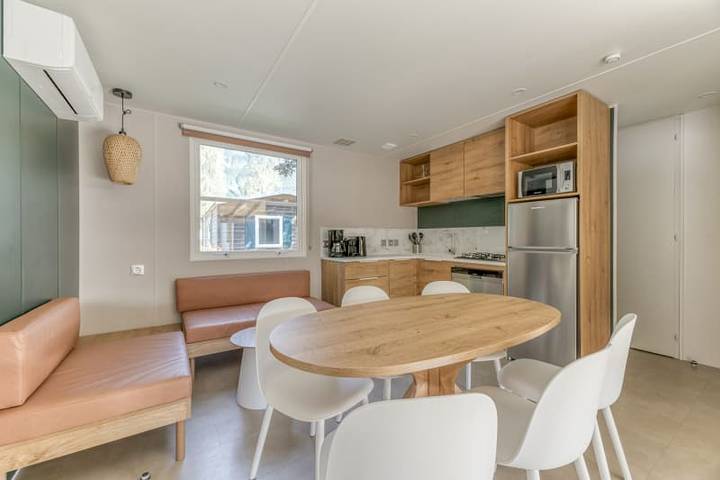 Caravane pour 6 personnes, avec terrasse et balcon/terrasse à Le Bourg-d'Oisans - 3
