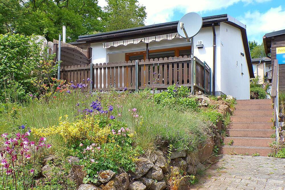 Ferienhaus am Knoten im Westerwald, Klimaanlage, Schreibtisch, Terrasse, Grill in Greifenstein, Lahn-Dill-Kreis
