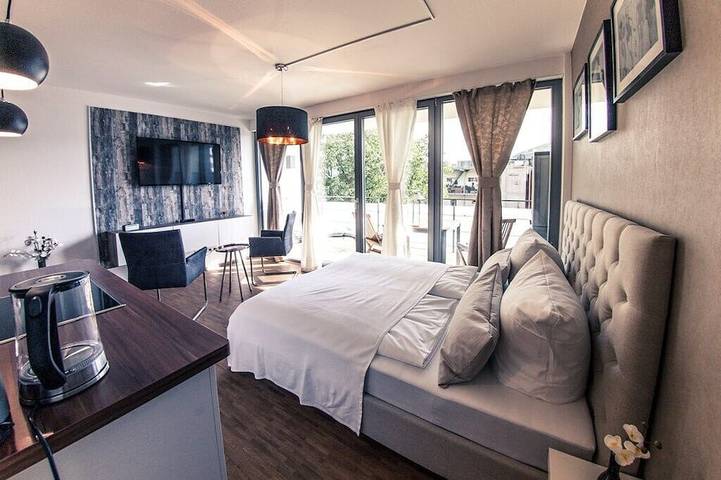 Ganze Wohnung, 1-Zimmer-Ferienwohnung für 1-2 Personen in Freiburg-Vauban. Hochwertig in Vauban (Freiburg), Freiburg