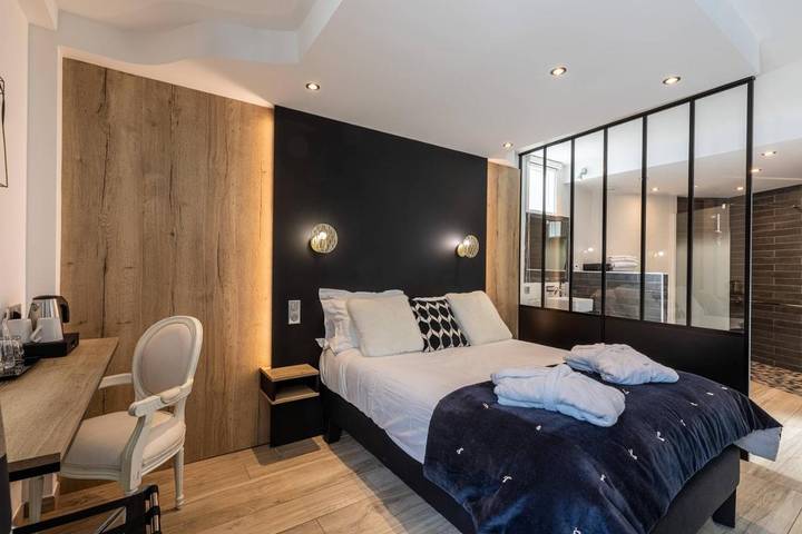 Hôtel pour 4 personnes, avec jardin et sauna ainsi que piscine et vue, animaux acceptés à Salers (Cantal) - 4