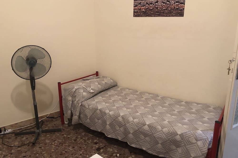 Ganze Wohnung, Modernes, helles, großes Apartment mit 2 Schlafzimmern in Fondi City in Fondi, Latina Provinz