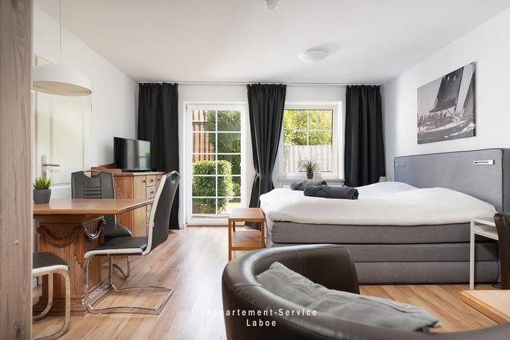 Ferienwohnung für 2 Personen, mit Whirlpool und Terrasse sowie Garten und Pool in Kurstrand (Laboe), Laboe