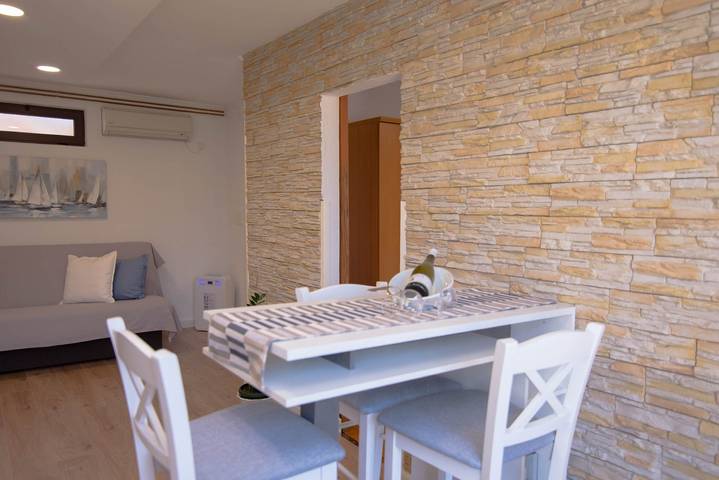 Ferienwohnung für 3 Personen, mit Balkon/Terrasse in Veli Losinj