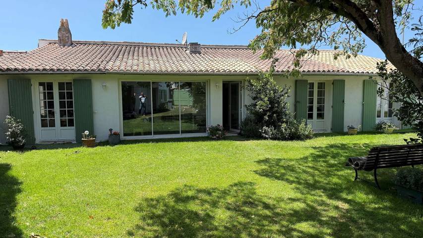 Gîte pour 8 personnes, avec jardin à Le Bois-Plage-en-Ré