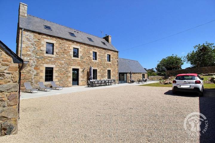Gîte pour 13 personnes, avec Terrasse ainsi que Jardin et Vue