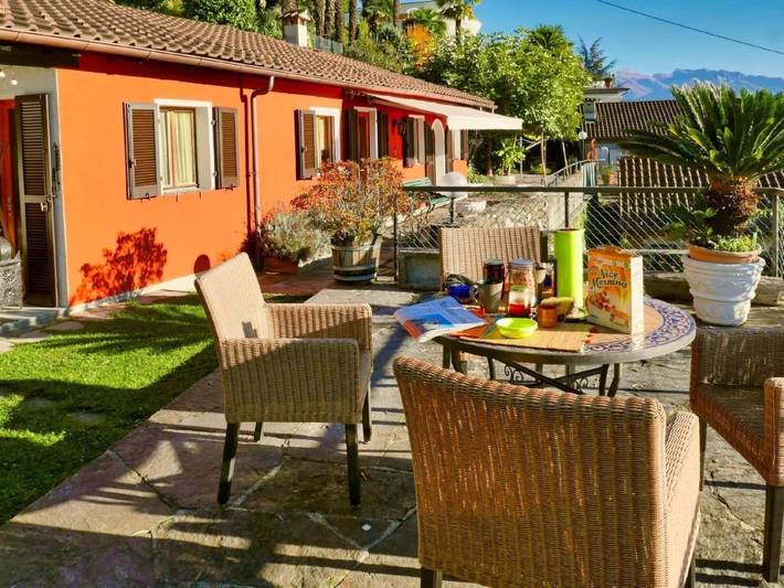 Ferienwohnung für 4 Personen, mit Balkon und Terrasse sowie Garten und Seeblick in Brissago