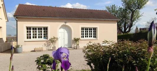 Maison de vacances pour 5 personnes, avec vue ainsi que piscine et jardin, adapté aux familles à Givry