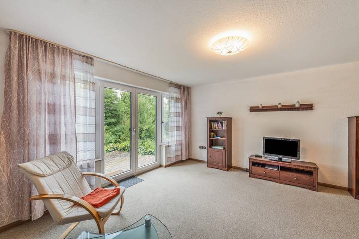 Entire apartment, Vacation Apartment 'Fewo Schwarz' with Mountain View, Private Terrace, and Wi-Fi in Europa-Park, Ettenheim