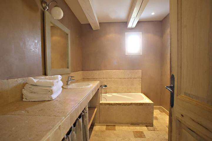 Location de vacances pour 5 personnes, avec terrasse et jardin, animaux acceptés à Forcalquier - 4