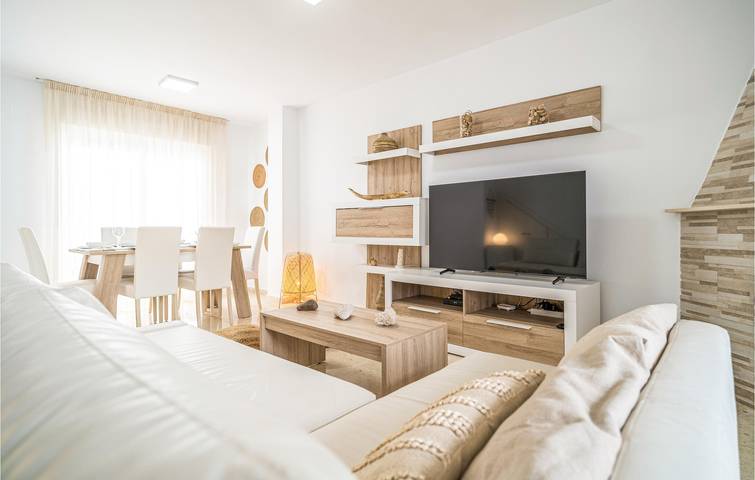 Apartamento con vistas al mar, aparcamiento, piscina, terraza y WiFi in Urbanizacion La Esperanza, Vélez-Málaga