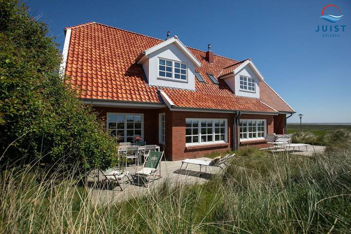 Stilvoll ausgestattete Ferienhaushälfte mit Terrasse am Watt. in Juist