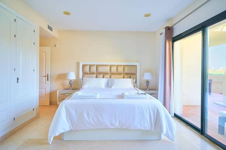 Ganze Wohnung, Herrliche Wohnung Mit Schwimmbad Und Spa An Der Costa Del Sol in Capanes del Golf, Benahavís