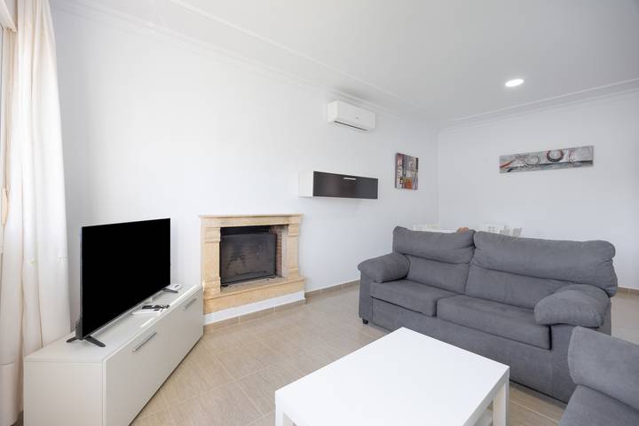 Casa vacanze 'Chalet La Barrosa' con piscina privata, Wi-Fi e aria condizionata in Playa La Barrosa, Chiclana de la Frontera