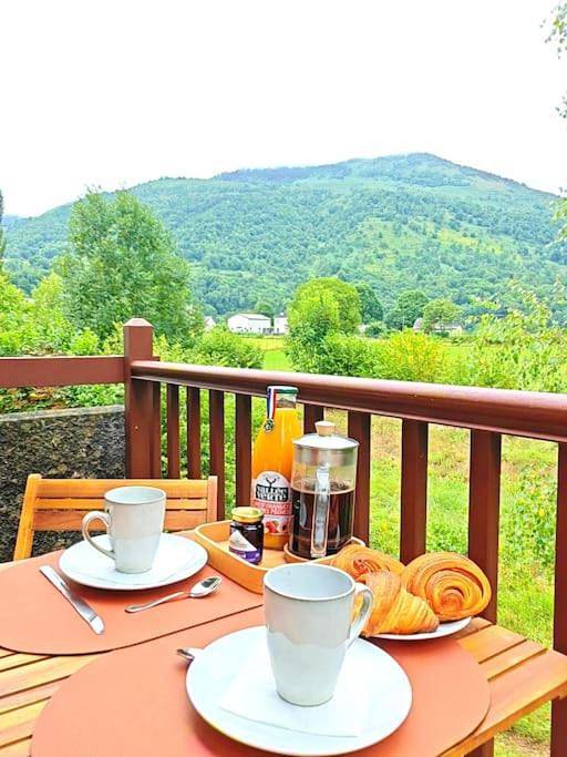 Gîte pour 3 personnes, avec piscine ainsi que balcon et vue à Bielle (Pyrénées-Atlantiques) - 2