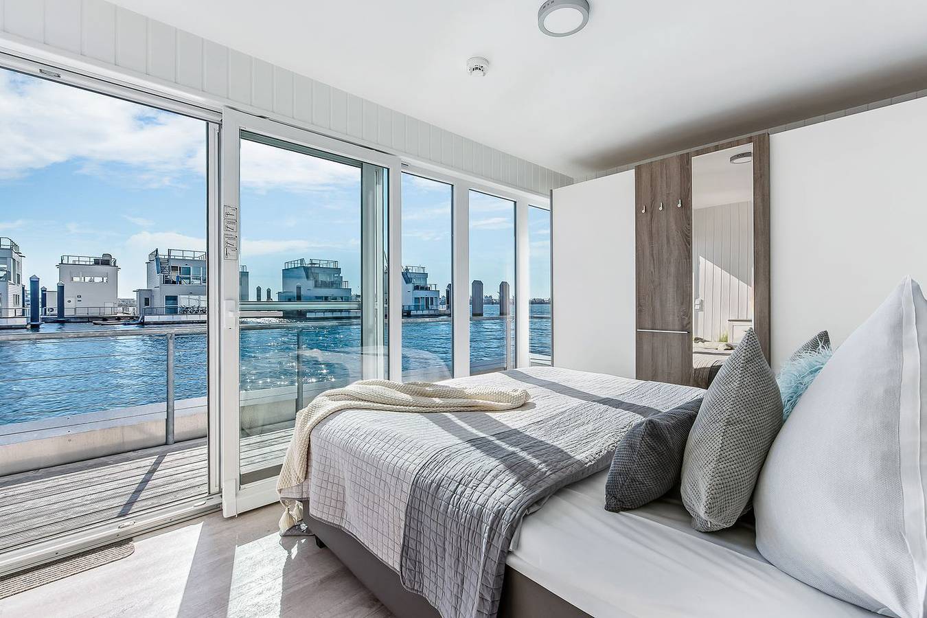 Bora - auf dem Wasser, Dachterrasse, Strandkorb, Panoramablick, finnische Sauna in Olpenitz, Kappeln
