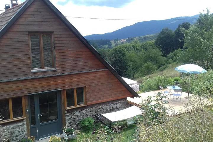 Gîte pour 2 personnes, avec vue ainsi que jardin et terrasse à Linthal - 2