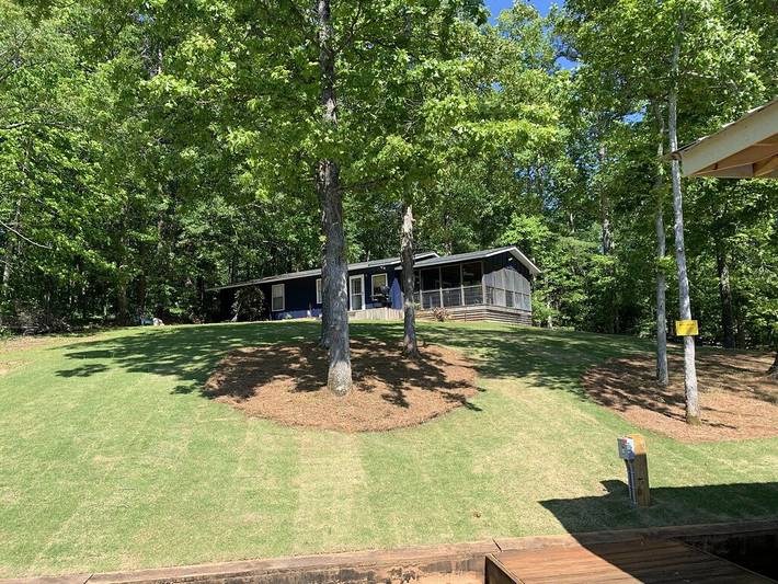 Vacation house for 8 people, with terrace and yard in Lake Martin