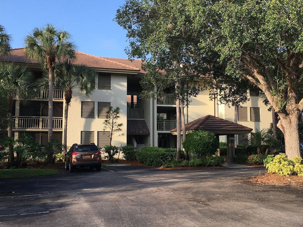 Ganze Wohnung, Große aktualisierte Eckeinheit. Seeblick, Privatstrand, Pool, Spa & Fahrräder in Bonita Bay, Bonita Springs