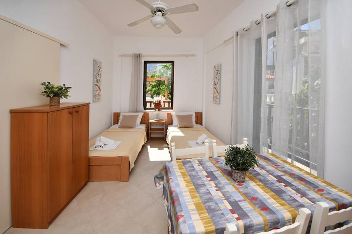 Gîte pour 4 personnes, avec balcon dans Myrtos