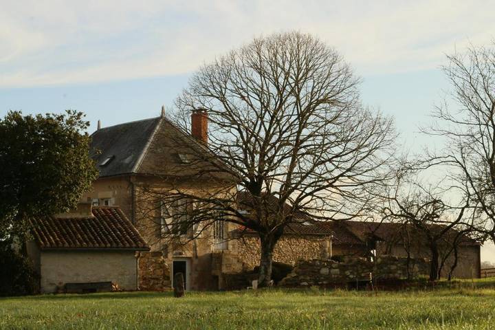 Chambre d’hôte pour 6 personnes, avec vue et jardin à Lhommaizé