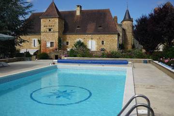 Gîte pour 2 personnes, avec terrasse ainsi que jardin et piscine à Saint-Martial-de-Nabirat