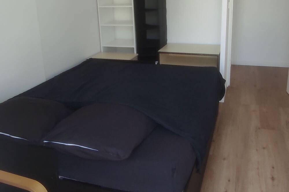 Chambres privées tout confort Homestay: Private rooms in shared duplex apartment in Noisy-le-Sec, Seine-Saint-Denis