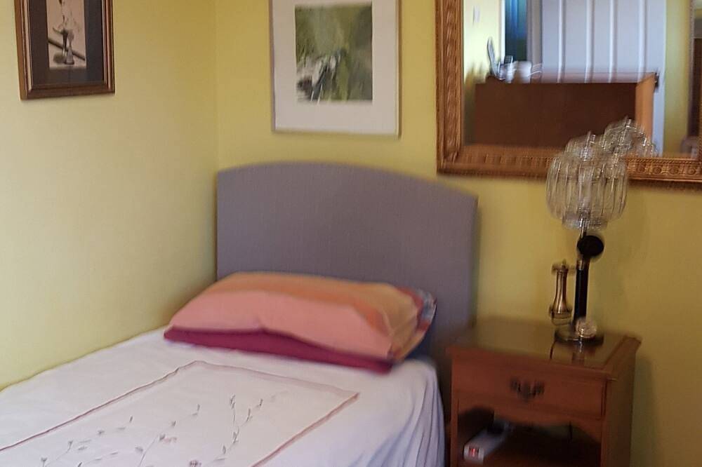 Sha's Pad,  Room 4, Single Bed - shared shower room with 1 other in Port Talbot, Neath Port Talbot