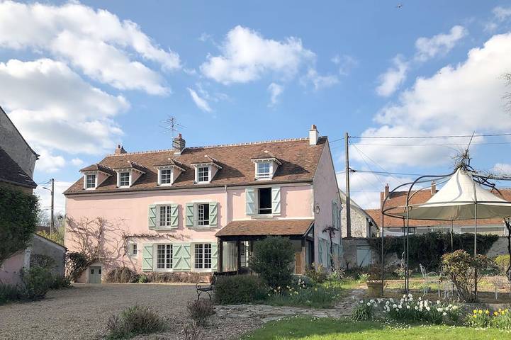Location de vacances pour 16 personnes, avec jardin dans Boissy-le-Châtel