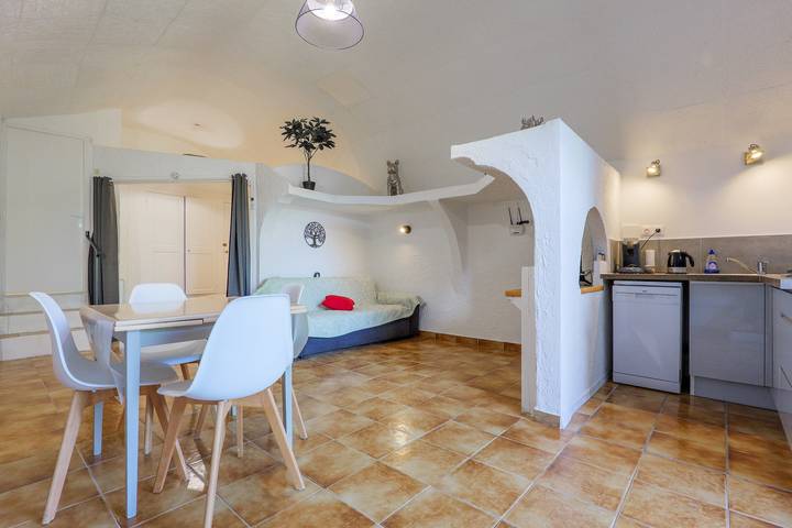 Gîte pour 4 personnes, avec Jardin et Bassin pour enfant en Ardèche