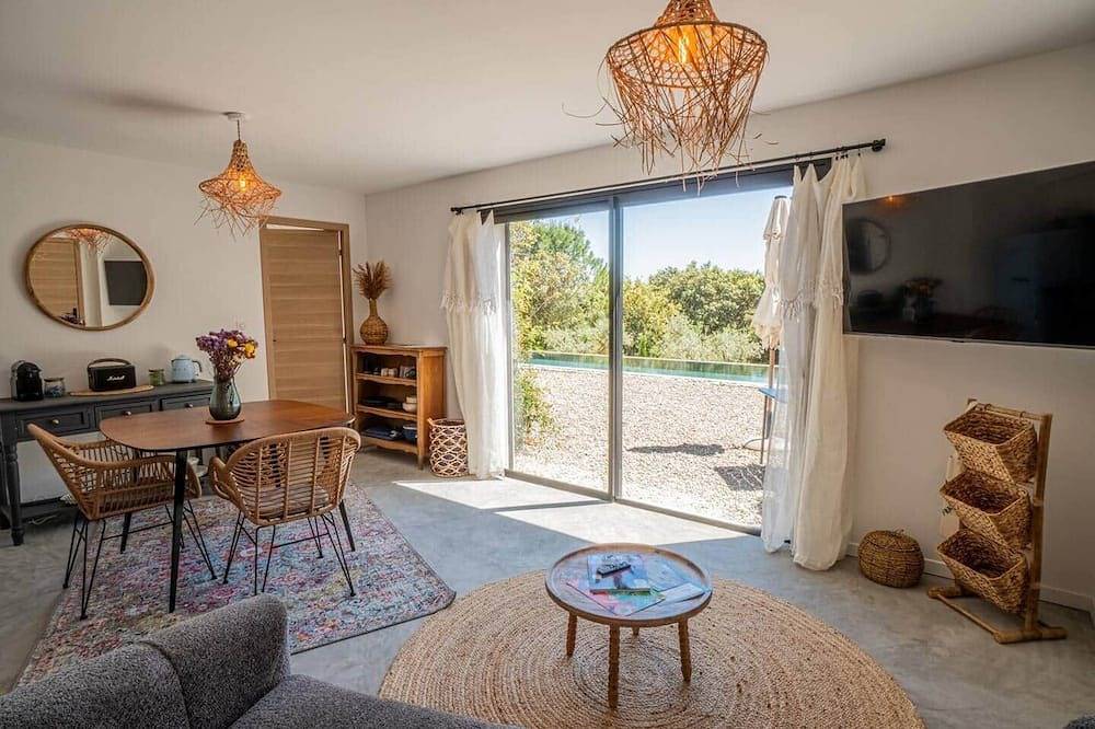 Appartement entier, Vue Piscine - Expériences Les Chênes Verts - Gîtes de charme in Piolenc, Vaucluse