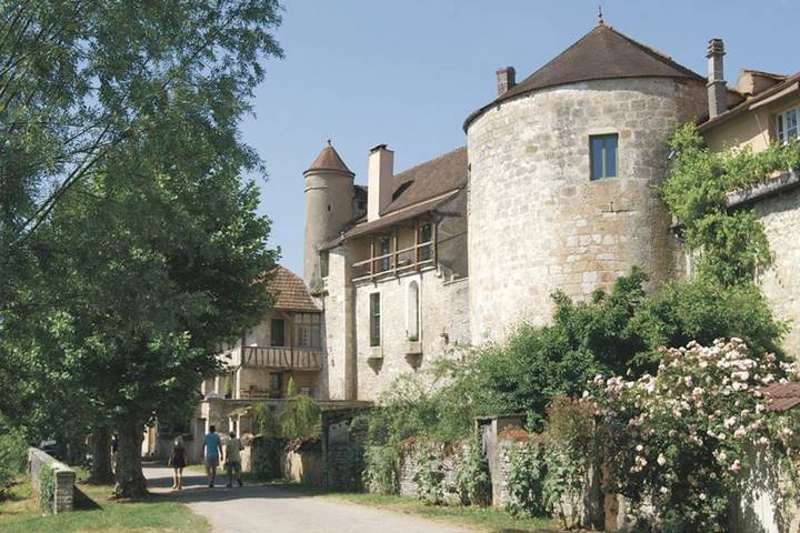Gîte pour 2 personnes, avec Terrasse et Jardin ainsi que Bassin pour enfant et Piscine dans Moulins-en-Tonnerrois