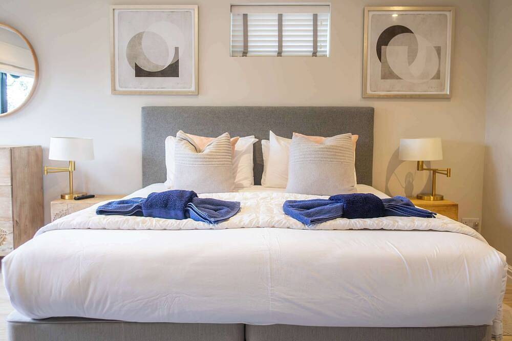 High Tides Elegant 5-Bedroom Villa in Sandbanks in Sandbanks, Poole