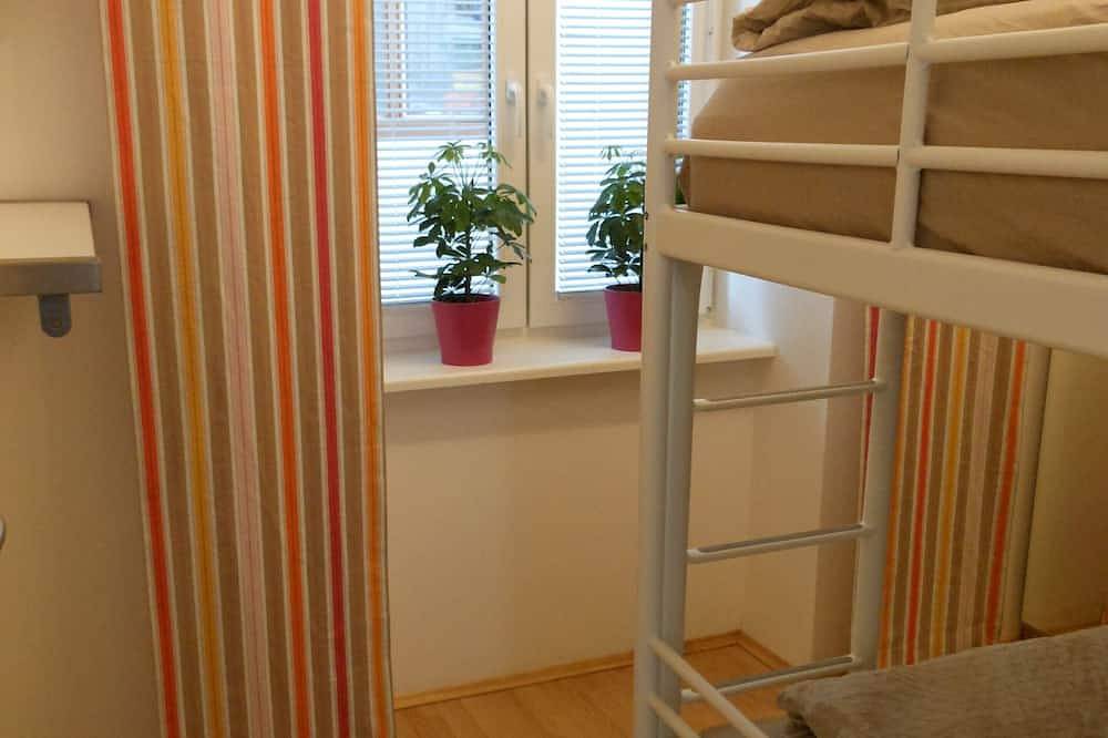 Entire apartment, 2bedroom Family Home, Air-Conditioning, Cable Tv, Wifi, Metro in Vienna, Donau Niederösterreich