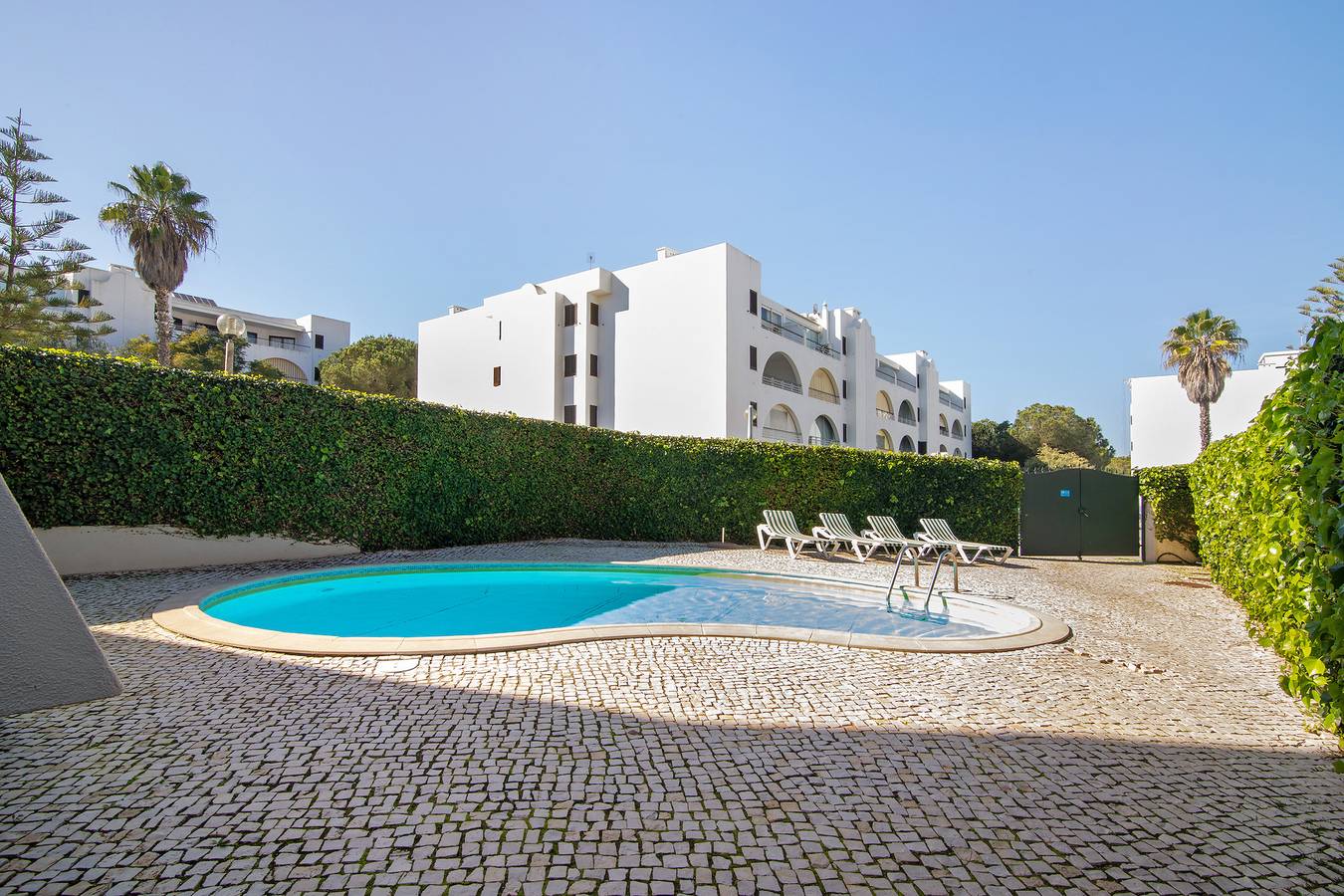 Ganze Wohnung, Ferienwohnung 'Salgados Beach House' mit Gemeinschaftspool, Wi-Fi und Klimaanlage in Guia, Faro Distrikt