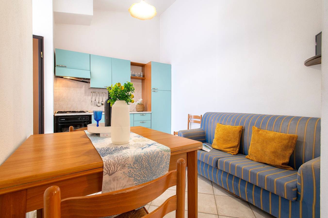 Appartamento intero, Appartamento 'Nel Borgo Pa Dx' con terrazza privata, Wi-Fi e aria condizionata in Trinità d'Agultu e Vignola, Olbia-Tempio