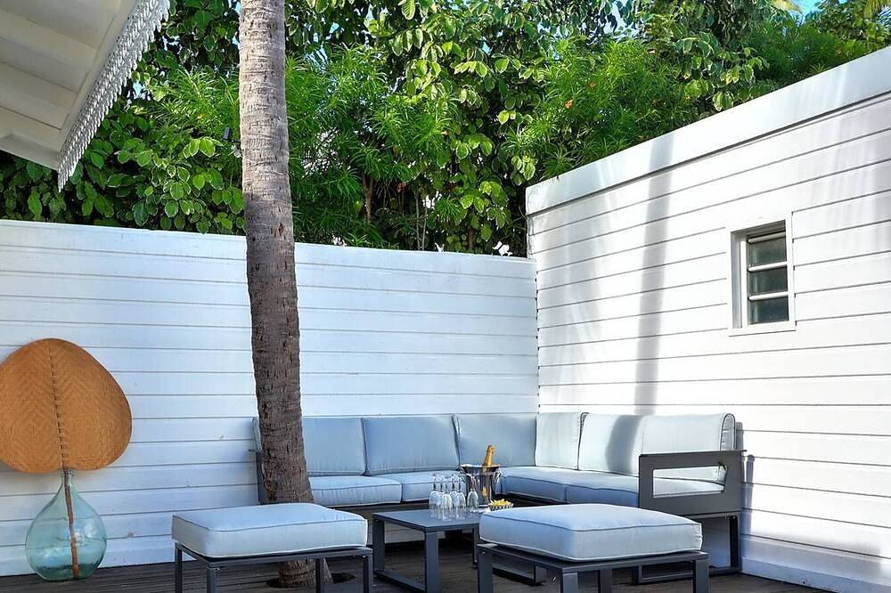 Bungalow with heated swimming pool and garden 5 minutes from the beach in L'Étang-Salé, La Réunion