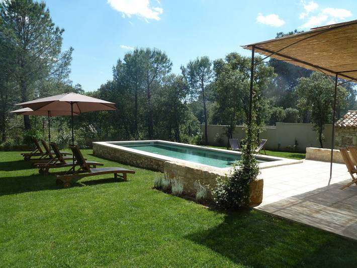 Gîte pour 8 personnes, avec terrasse ainsi que jardin et piscine à Uzès - 2