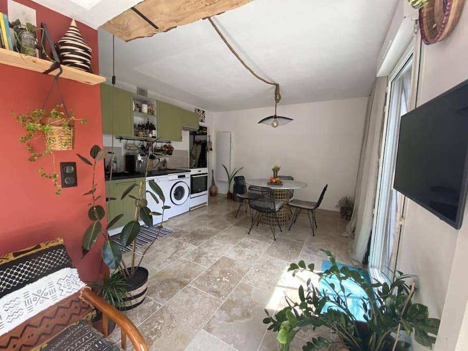 Appartement entier, Charmant 2P jardin et piscine in Sophia Antipolis, Côte méditerranéenne (France)
