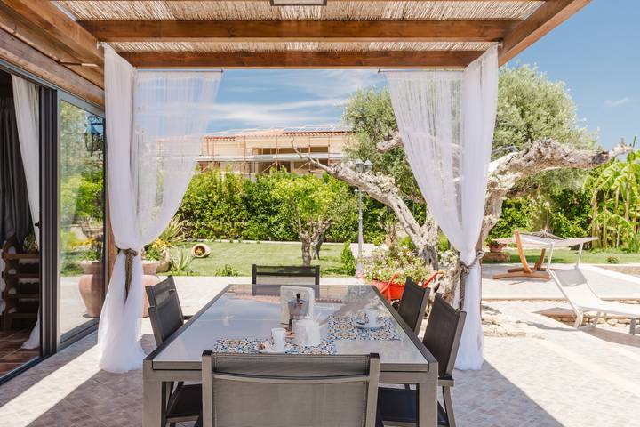 Villa 'Le Giarre - Con Piscina' con piscina privata, Wi-Fi e aria condizionata in Marausa, Misiliscemi