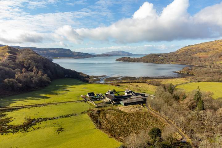 Cottage for 8 people, with Garden and Pool in Scotland