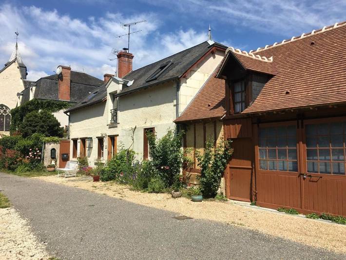 Gîte pour 4 personnes, avec jardin à Veuil