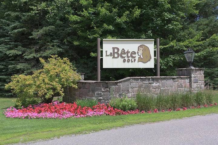 Chalet pour 4 personnes, avec piscine et jardin dans Mont-Tremblant - 2