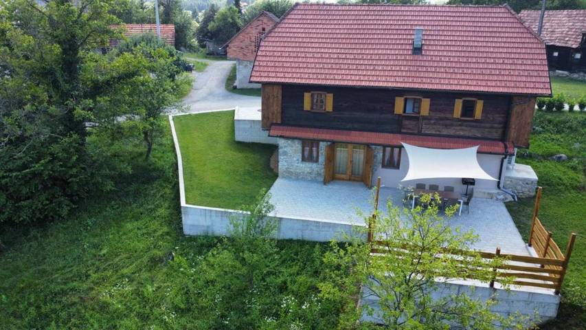 Ferienhaus für 8 Personen, mit Whirlpool und Terrasse sowie Garten und Sauna