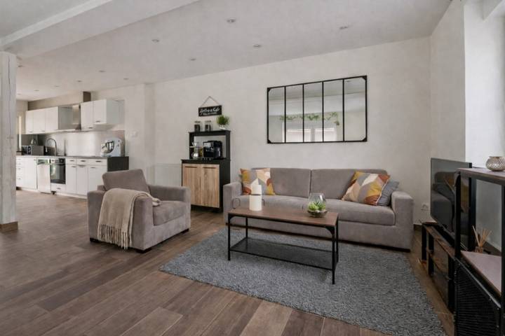 Ferienhaus für 7 Personen, mit Terrasse und Garten sowie Pool - 1